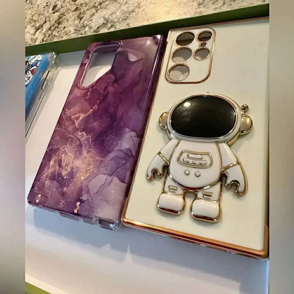 Cel Phone Covers Bundle of 4 Cel phone covers see photos for sizes -size…